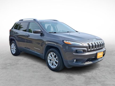 Used 2018 Jeep Cherokee Latitude Plus w/ Comfort/Convenience Group AWD/4WD image 7