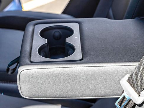 Used 2024 Chevrolet Equinox EV RS FWD image 19