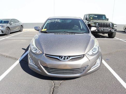 Used 2015 Hyundai Elantra SE w/ Option Group 03 FWD image 3