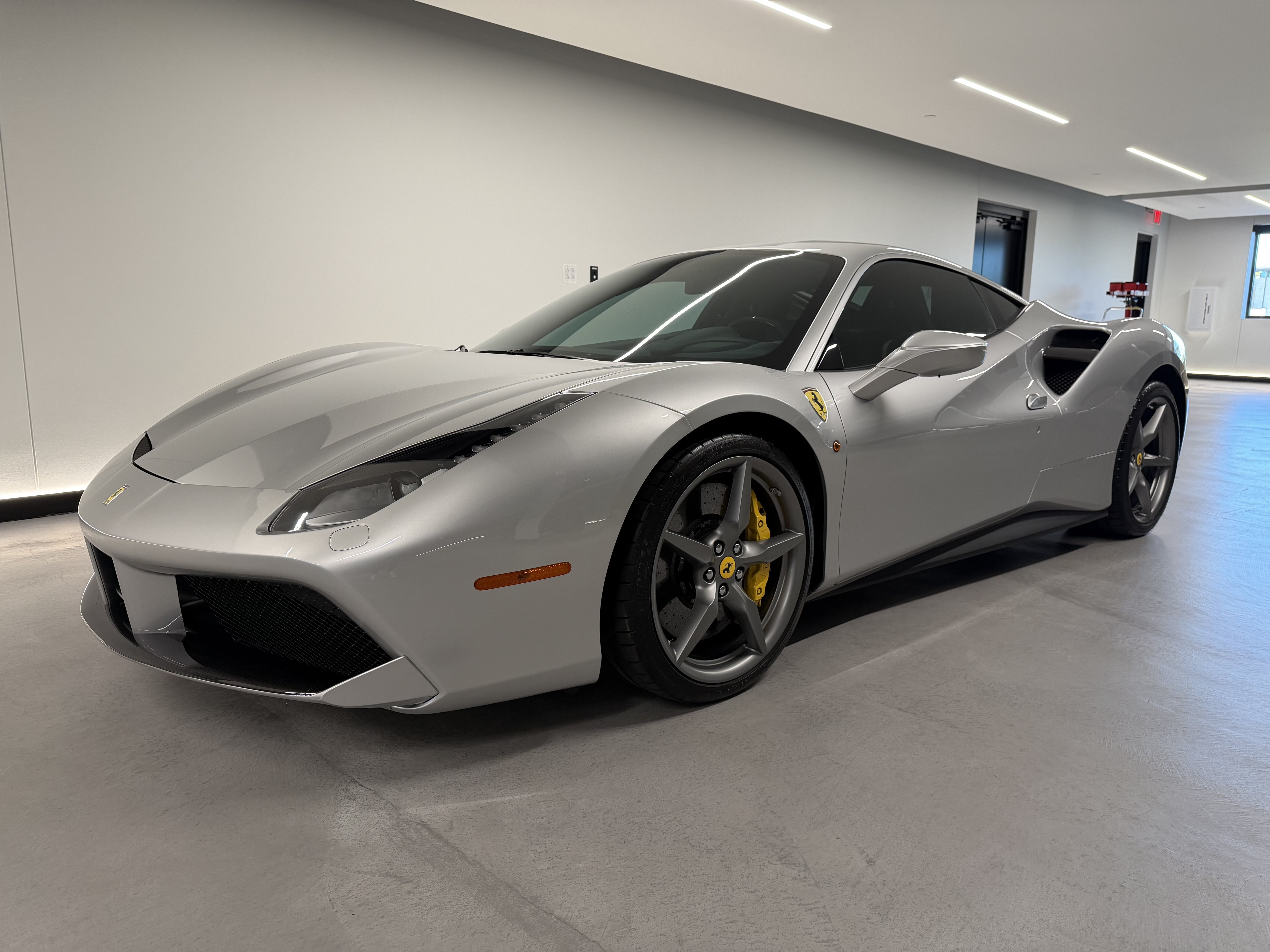 Used 2016 Ferrari 488 GTB RWD image 14