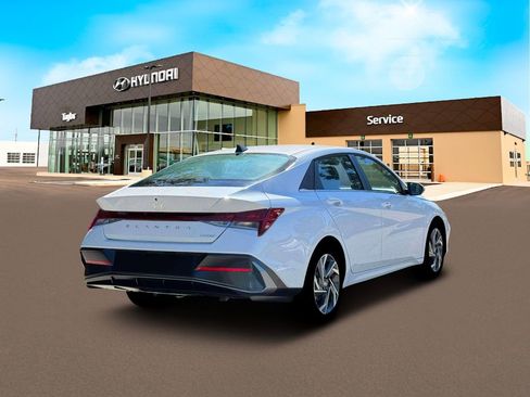 New 2026 Hyundai Elantra Limited FWD image 8