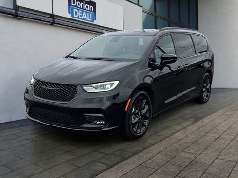Used 2025 Chrysler Pacifica Limited FWD image 7