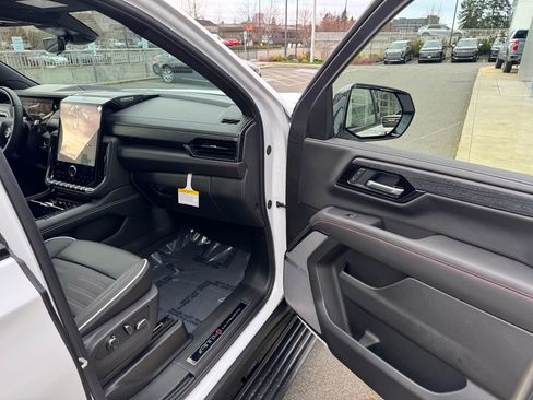 New 2026 GMC Yukon XL AT4 Ultimate AWD/4WD image 10