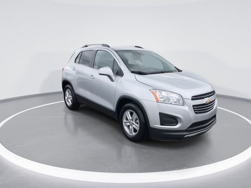 Used 2016 Chevrolet Trax LT w/ LT Convenience Package image 2