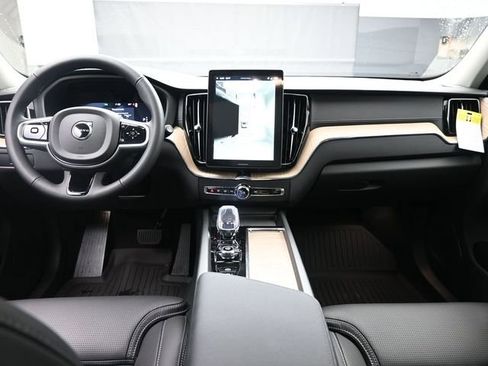 Used 2026 Volvo XC60 B5 Ultra w/ Protection Package Premier image 9
