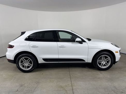 Certified 2018 Porsche Macan image 8