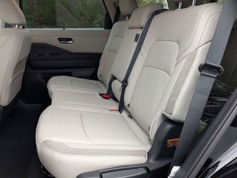 New 2025 Nissan Pathfinder SL image 15