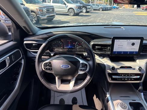 Used 2024 Ford Explorer XLT w/ Equipment Group 202A AWD/4WD image 23