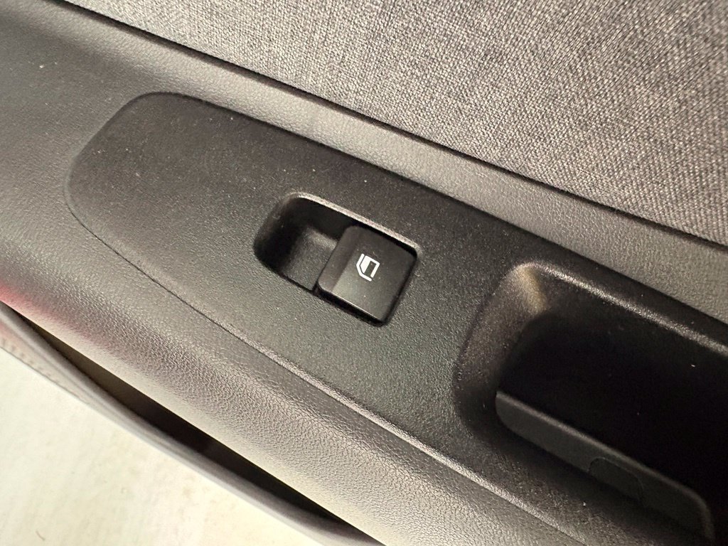 Used 2024 Hyundai Elantra Limited FWD image 16