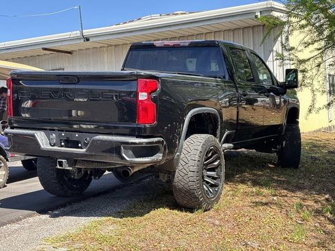 Used 2021 Chevrolet Silverado 2500 Custom w/ Custom Value Package image 5