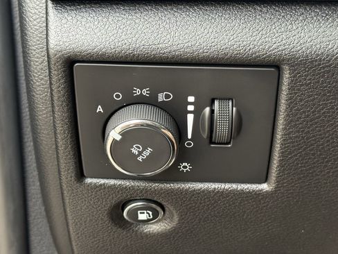 Used 2017 Jeep Grand Cherokee Laredo 75th Anniversary RWD image 25