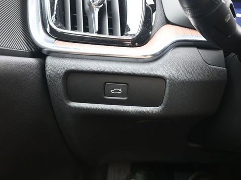 Used 2025 Volvo V60 B5 Cross Country Plus image 28