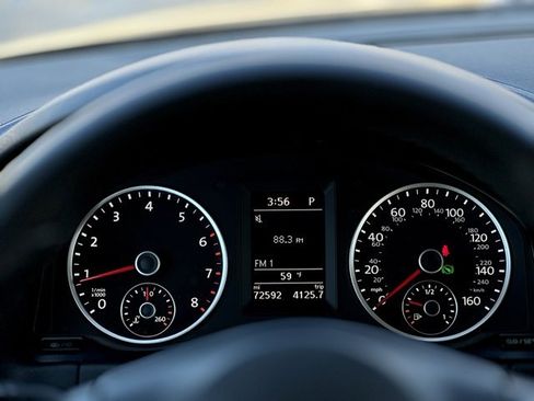 Used 2016 Volkswagen Tiguan S image 37