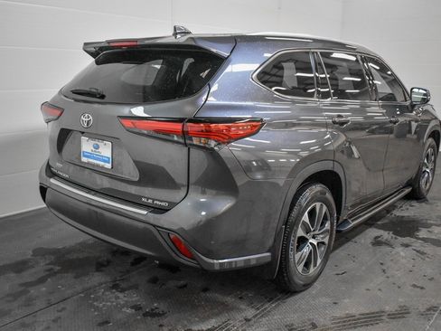 Used 2022 Toyota Highlander XLE image 5
