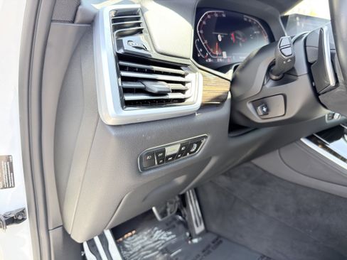 Used 2021 BMW X5 xDrive40i w/ M Sport Package AWD/4WD image 25