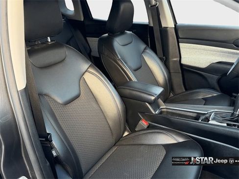 Used 2022 Jeep Compass Latitude image 6