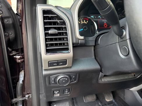 Used 2018 Ford F150 Lariat w/ Equipment Group 502A Luxury image 28