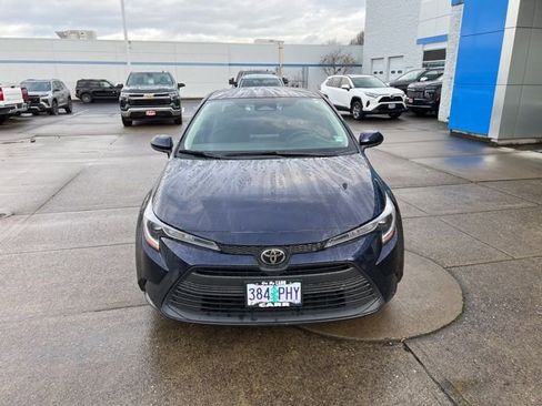 Used 2023 Toyota Corolla LE image 3