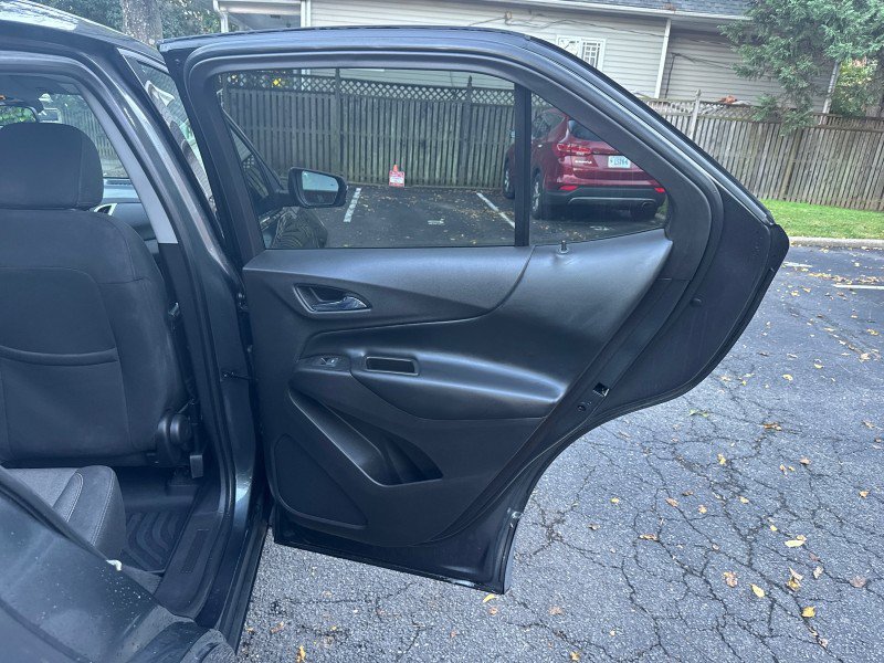 Used 2018 Chevrolet Equinox LT FWD image 12