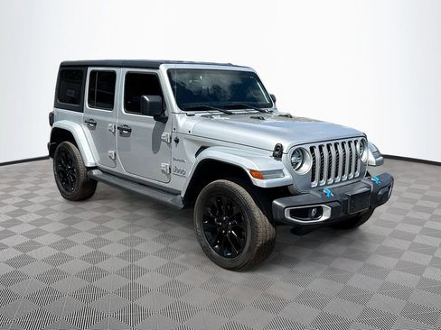 Used 2023 Jeep Wrangler Unlimited Sahara w/ Dual Top Group AWD/4WD image 4