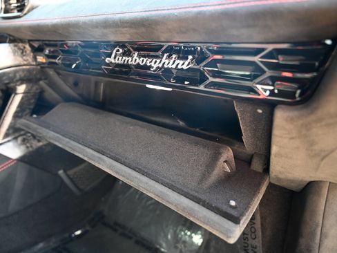 Used 2018 Lamborghini Huracan Performante image 44