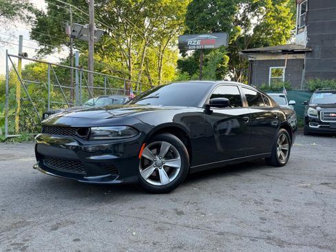 Used 2015 Dodge Charger SE w/ Sport Appearance Group RWD image 7