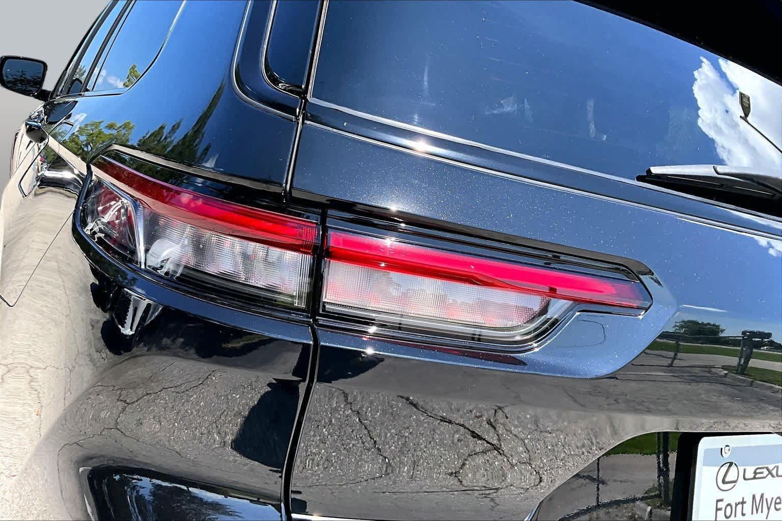 Used 2023 Jeep Grand Cherokee L Laredo AWD/4WD image 29