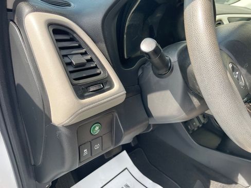 Used 2016 Honda HR-V LX image 37