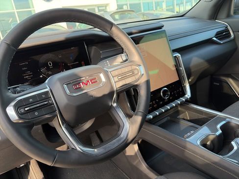 Used 2025 GMC Acadia Elevation image 17