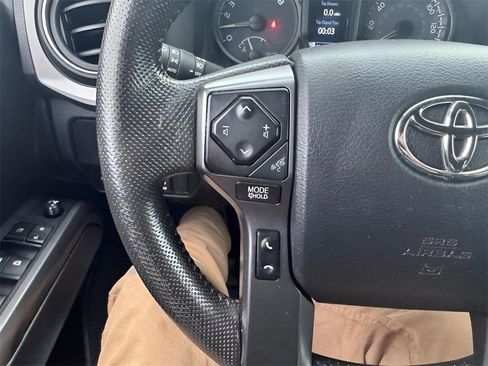 Used 2022 Toyota Tacoma TRD Off-Road image 24