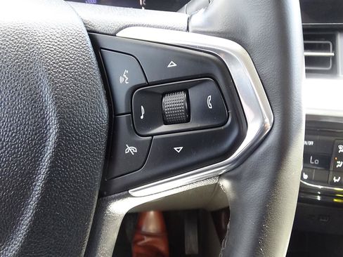 Used 2025 Chevrolet Trax LT w/ LT Convenience Package FWD image 21