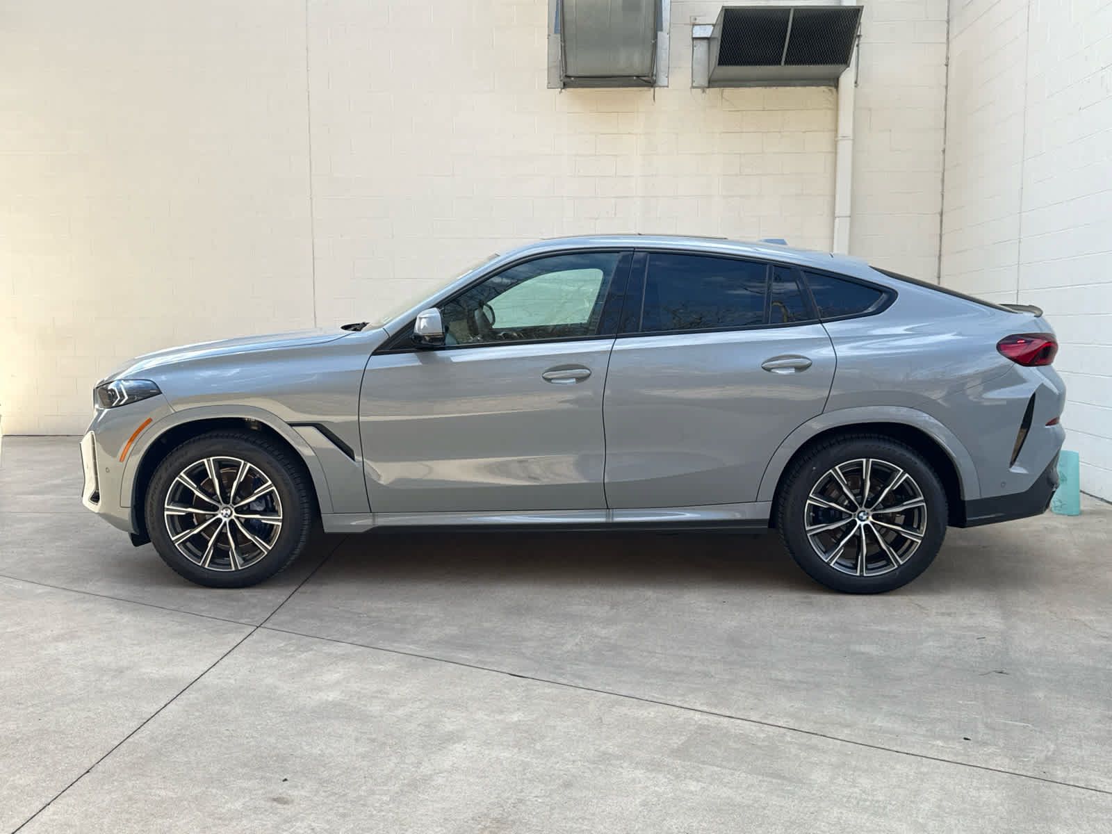 Used 2026 BMW X6 xDrive40i w/ Climate Comfort Package AWD/4WD image 5