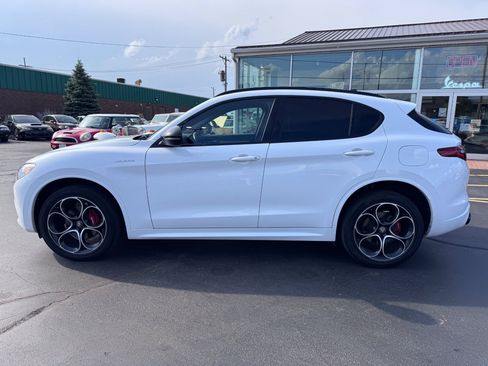 Used 2023 Alfa Romeo Stelvio Veloce AWD/4WD image 7