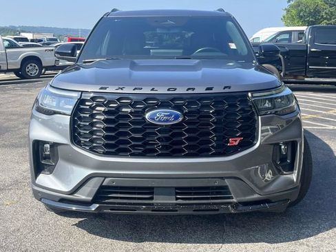 Used 2025 Ford Explorer ST AWD/4WD image 9