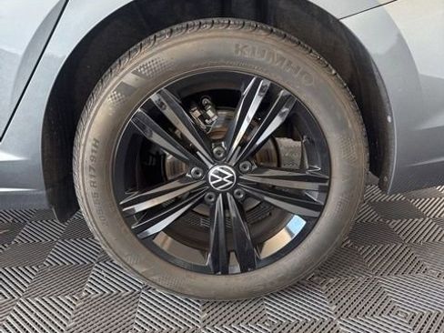 Used 2024 Volkswagen Jetta SE FWD image 10