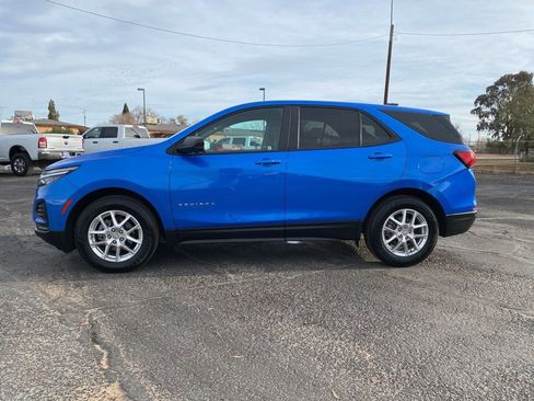 Used 2024 Chevrolet Equinox LS w/ LS Convenience Package image 3