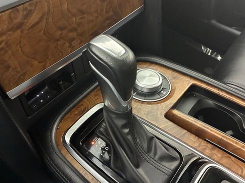 Used 2024 Nissan Armada SL w/ Captain's Chairs Package image 23