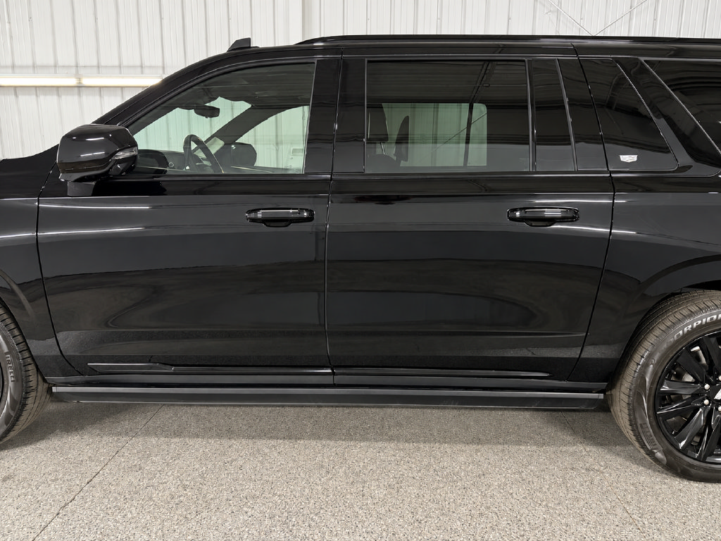 Used 2023 Cadillac Escalade ESV Sport Platinum w/ Heavy-Duty Trailer Package AWD/4WD image 15