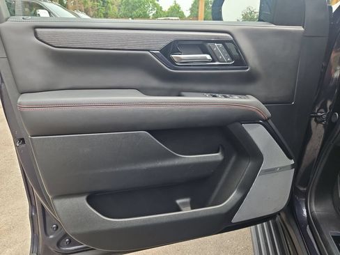 Used 2025 GMC Yukon AT4 Ultimate AWD/4WD image 11