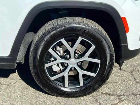 Certified 2024 Jeep Grand Cherokee Limited image 10