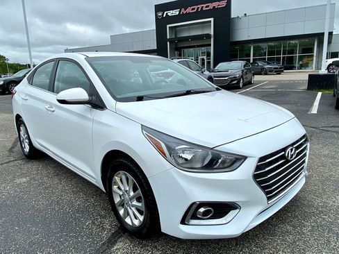 Used 2022 Hyundai Accent SEL FWD image 2