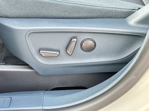 New 2025 Ford Maverick XLT w/ XLT Luxury Package image 29