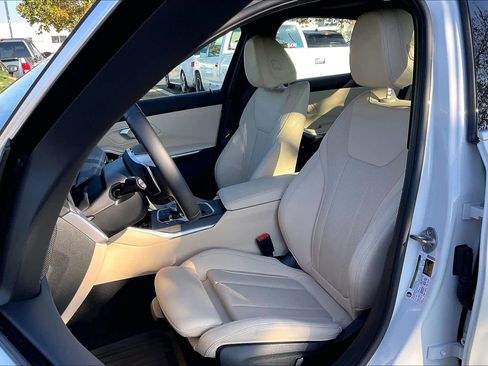 Used 2025 BMW 330i Sedan w/ Premium Package image 26