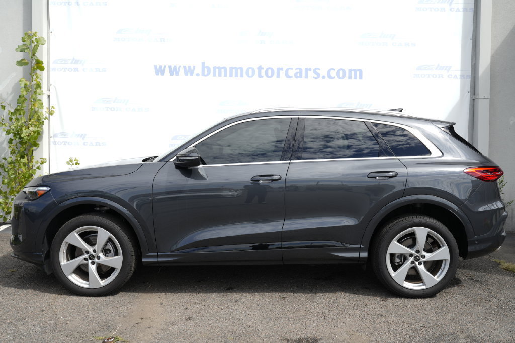 Used 2025 Audi Q5 Premium Plus w/ Premium Plus AWD/4WD image 8