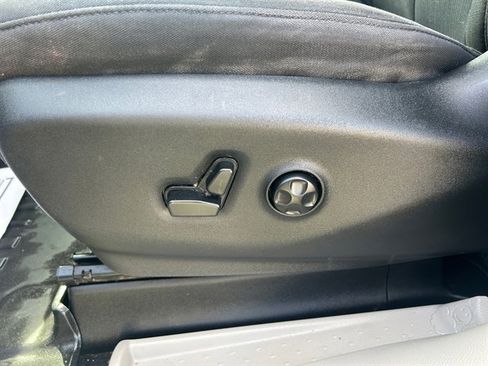 Used 2018 Chrysler Pacifica Touring Plus FWD image 21