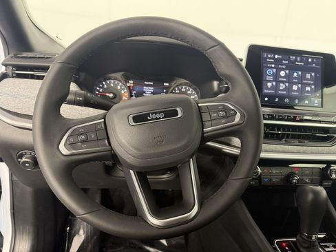 Used 2026 Jeep Compass Latitude AWD/4WD image 21