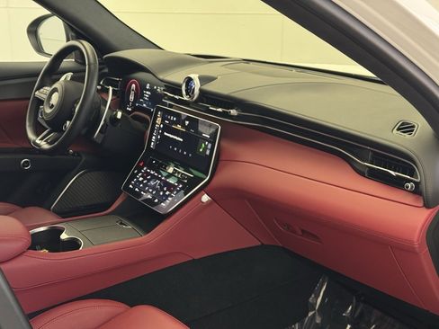 Used 2024 Maserati Grecale Trofeo image 61