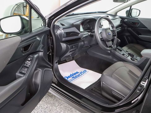 Used 2024 Subaru Crosstrek 2.0i image 3