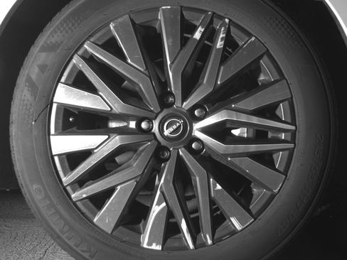 Used 2025 Nissan Altima 2.5 SV FWD image 13