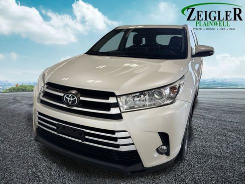 Used 2019 Toyota Highlander XLE AWD/4WD image 9